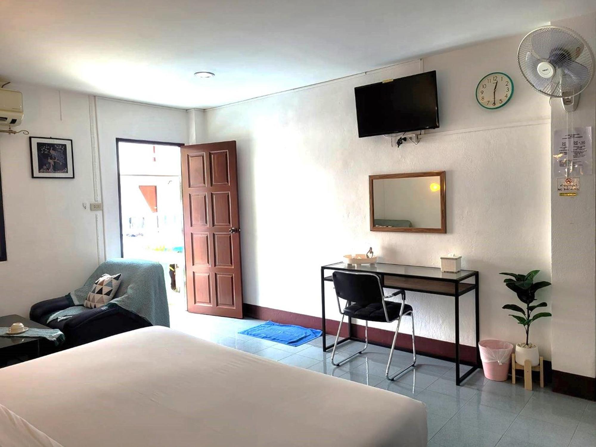 Rabbit Mansion Patong Hotel Екстериор снимка