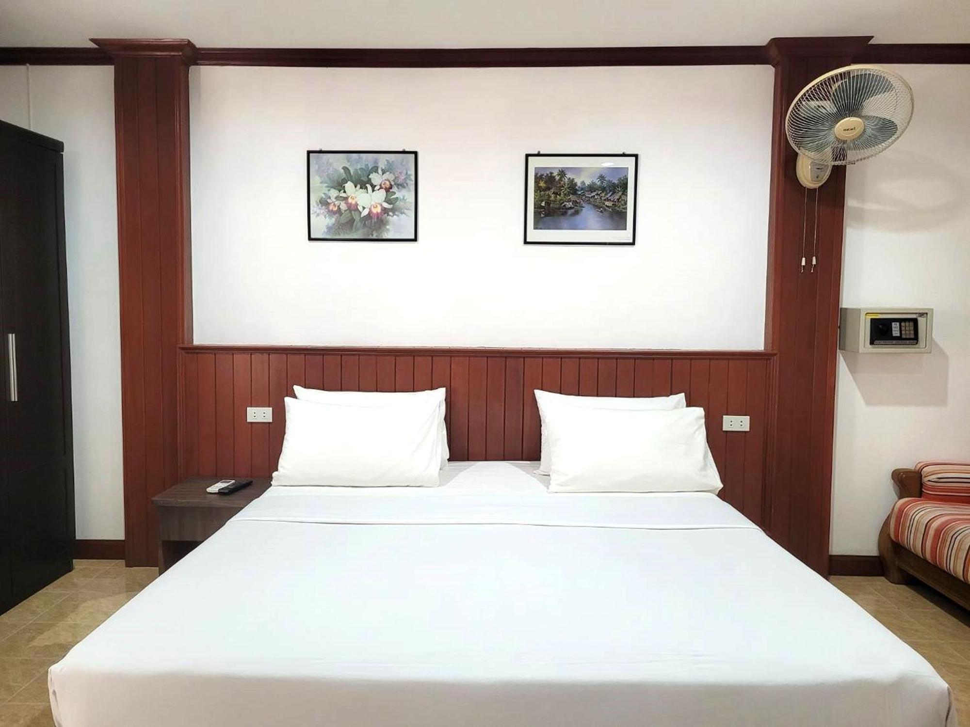 Rabbit Mansion Patong Hotel Екстериор снимка