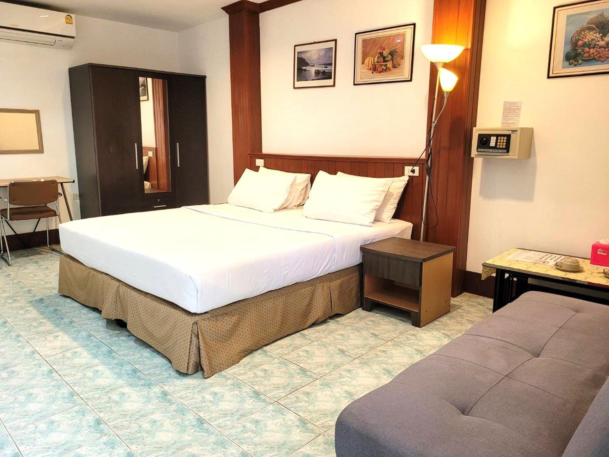 Rabbit Mansion Patong Hotel Екстериор снимка