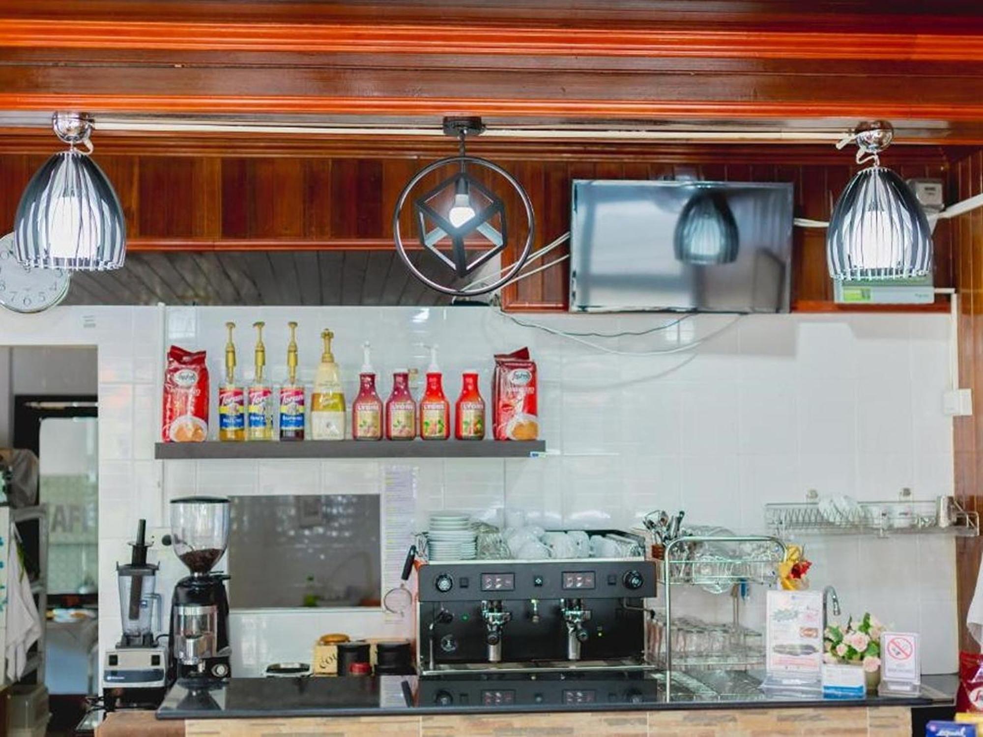 Rabbit Mansion Patong Hotel Екстериор снимка