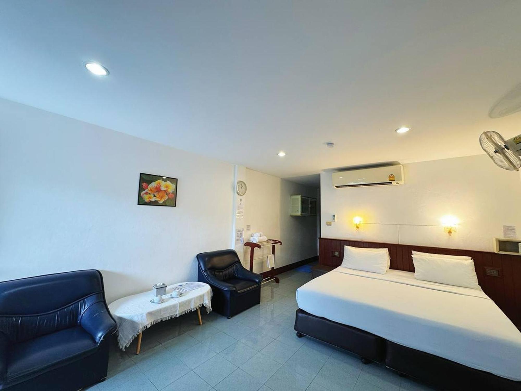 Rabbit Mansion Patong Hotel Екстериор снимка