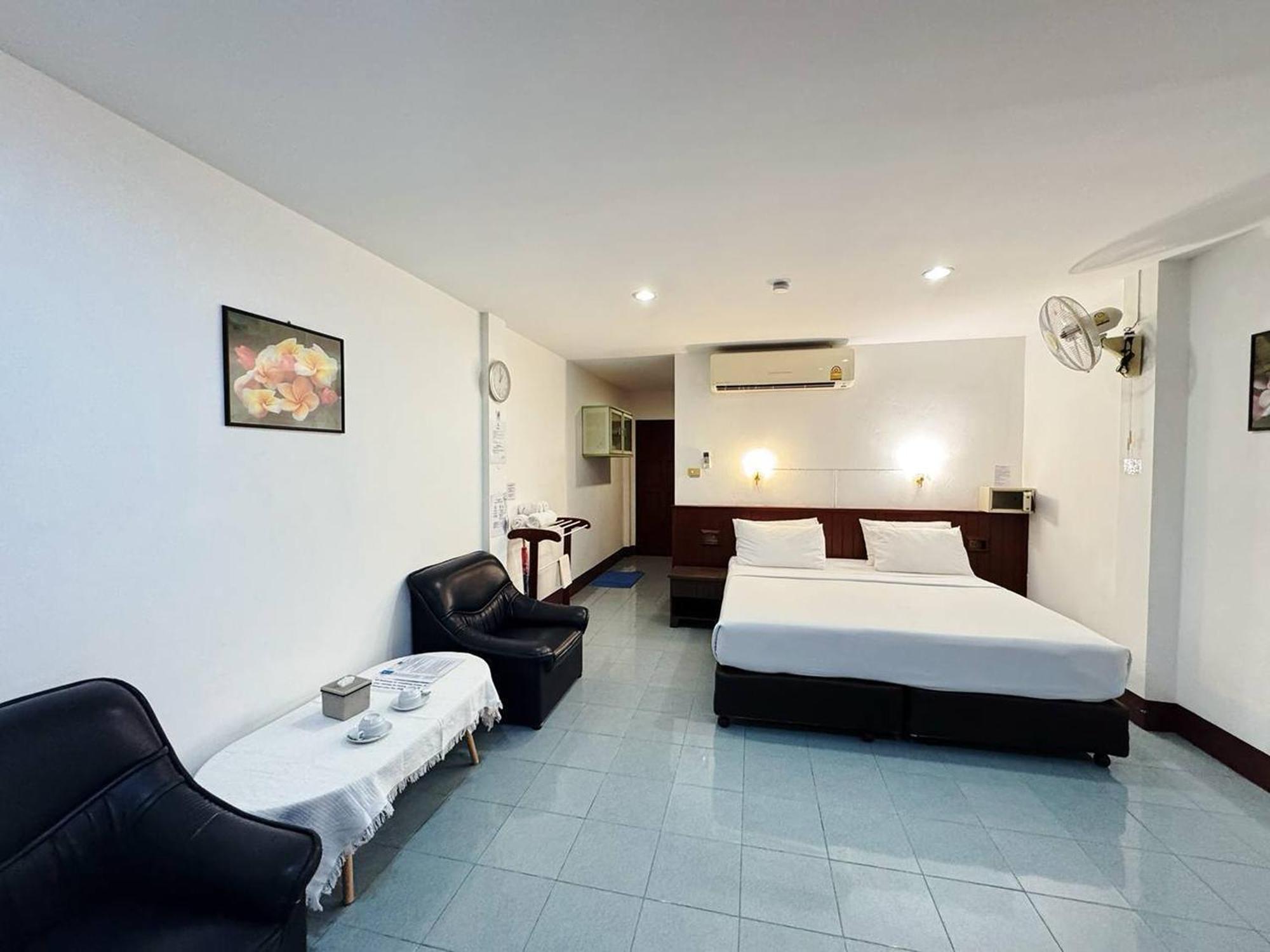 Rabbit Mansion Patong Hotel Екстериор снимка